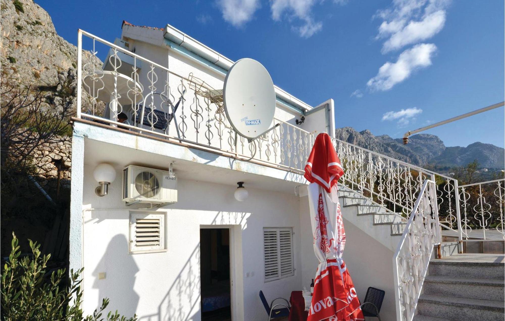 Gorgeous Apartment In Omis With House Sea View Екстер'єр фото